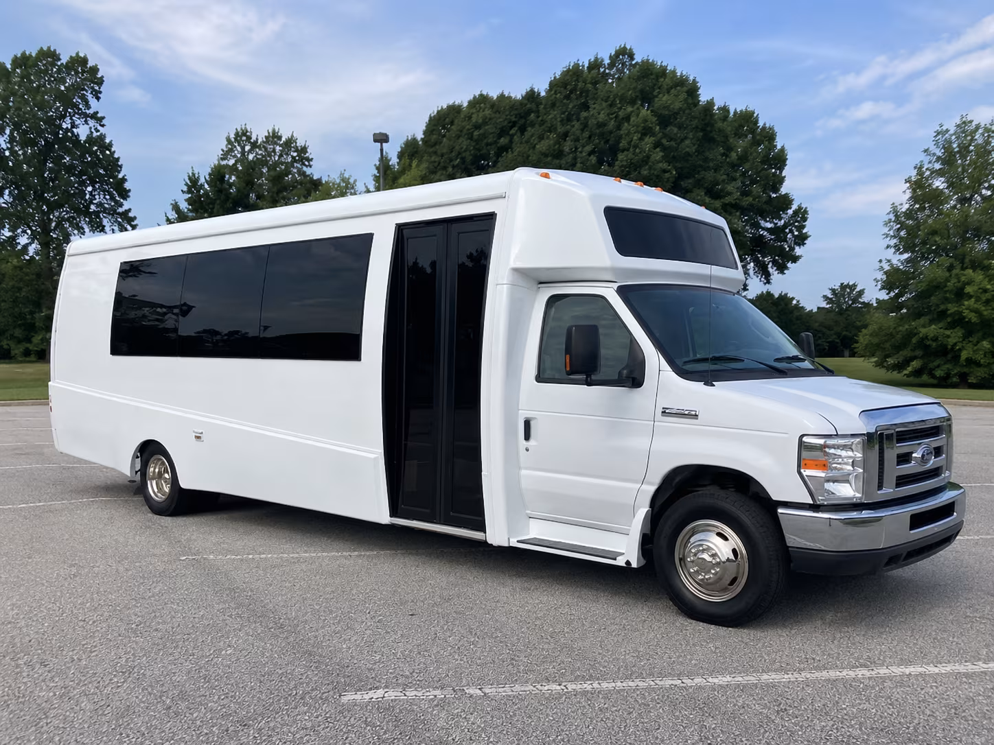 moore 18 passenger party bus